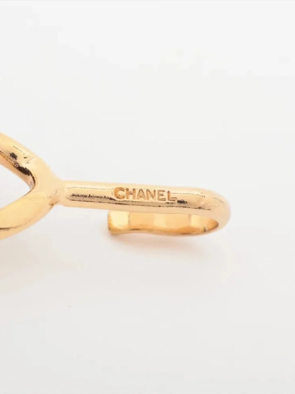 Authentic CHANEL single black leather charm belt 104.5cm